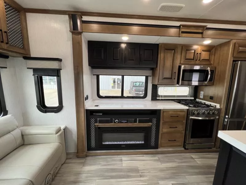 used Fifth Wheel Trailers Heartland RV Bighorn for sale, in Fargo, ND Thumbnail 16