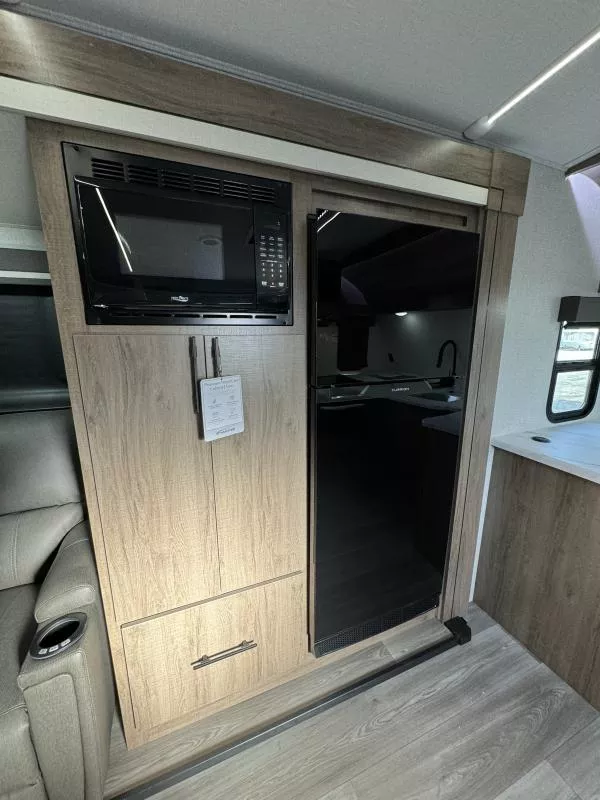 new Travel Trailers Grand Design RV Imagine for sale, in Fargo, ND Thumbnail 8