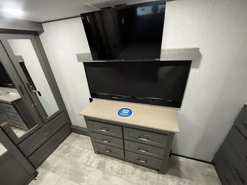 new Toy Haulers Grand Design RV Momentum for sale, in Fargo, ND Thumbnail 23