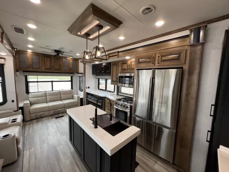 used Fifth Wheel Trailers Heartland RV Bighorn for sale, in Fargo, ND Thumbnail 13