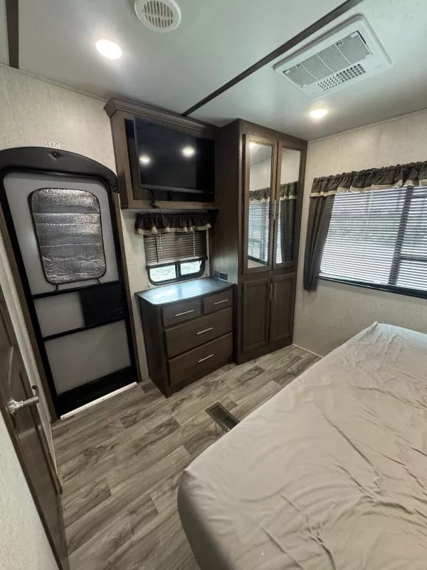 used Travel Trailers Keystone RV Keystone RV for sale, in Fargo, ND Thumbnail 36