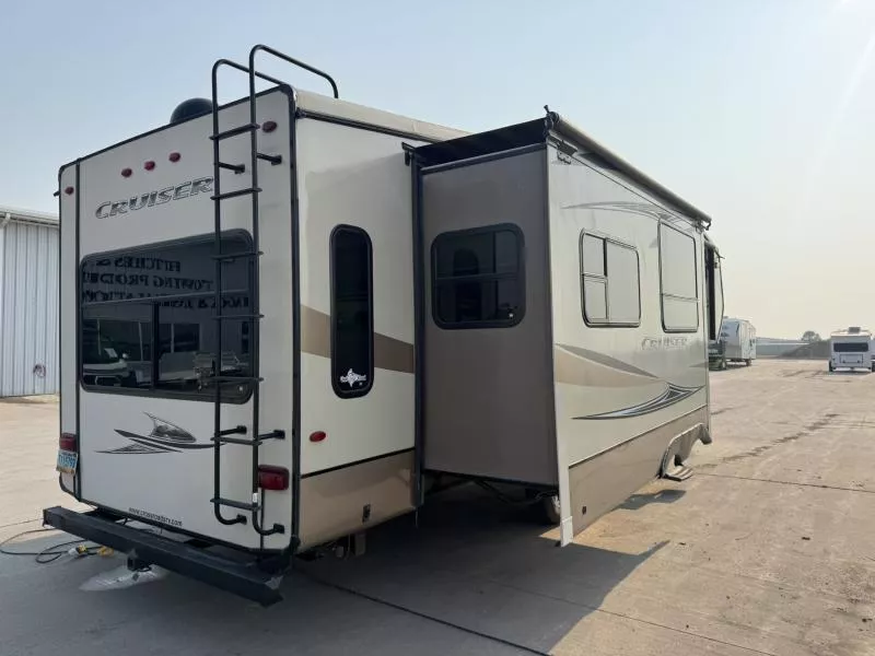 used Fifth Wheel Trailers CrossRoads RV  for sale, in Fargo, ND Thumbnail 5