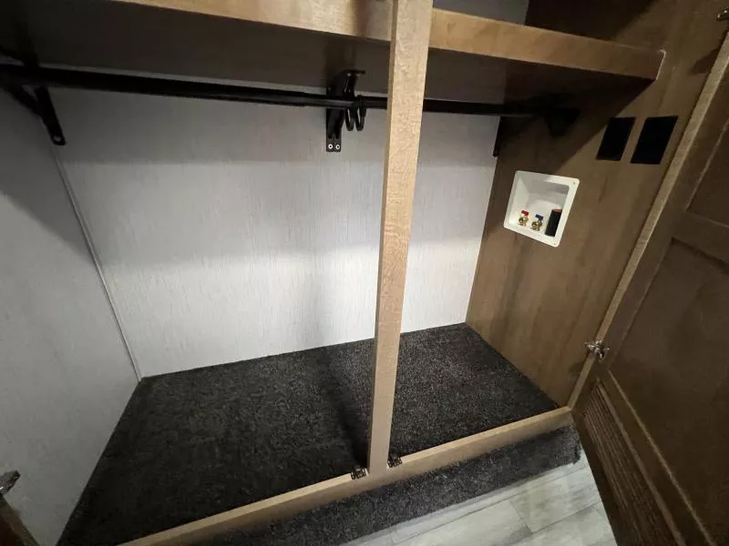 used Fifth Wheel Trailers Heartland RV Bighorn for sale, in Fargo, ND Thumbnail 26