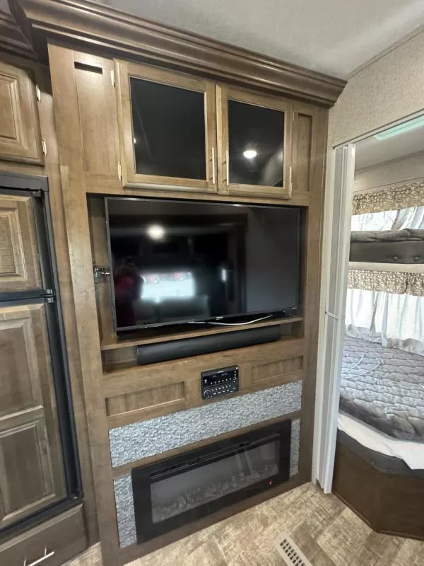 used Fifth Wheel Trailers Forest River  for sale, in Fargo, ND Thumbnail 36