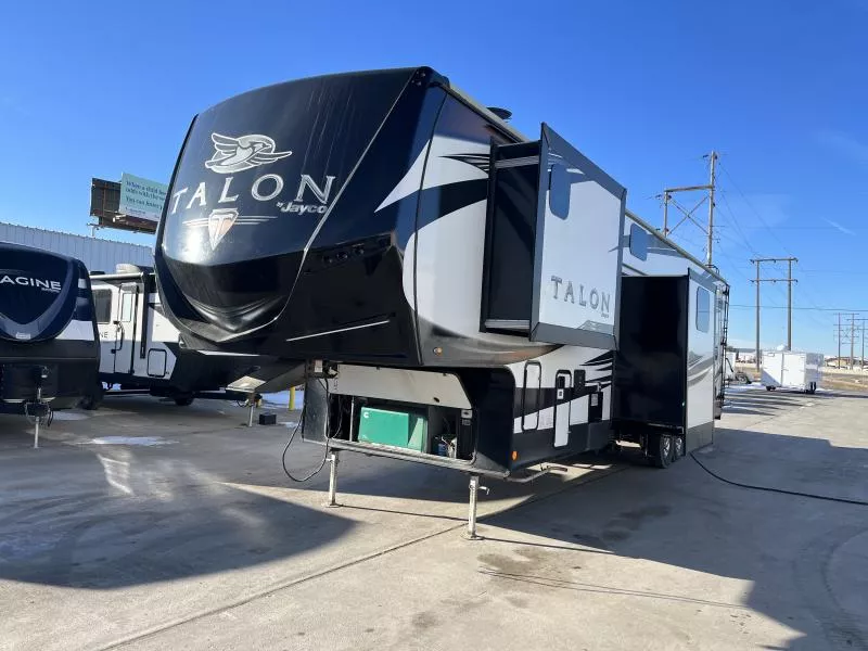 used Fifth Wheel Trailers Jayco Talon for sale, in Fargo, ND Thumbnail 8
