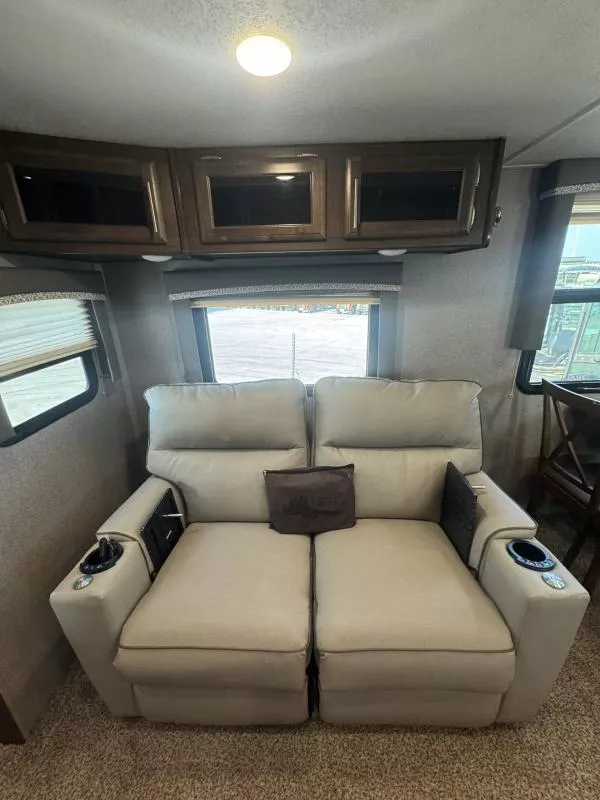 used Fifth Wheel Trailers Forest River  for sale, in Fargo, ND Thumbnail 6