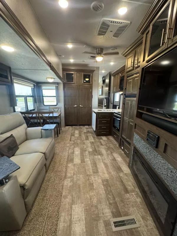 used Fifth Wheel Trailers Forest River  for sale, in Fargo, ND Thumbnail 51