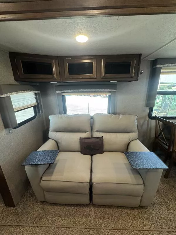 used Fifth Wheel Trailers Forest River  for sale, in Fargo, ND Thumbnail 7