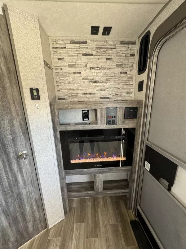 used Toy Haulers Forest River Salem FSX Platinum for sale, in Fargo, ND Thumbnail 15