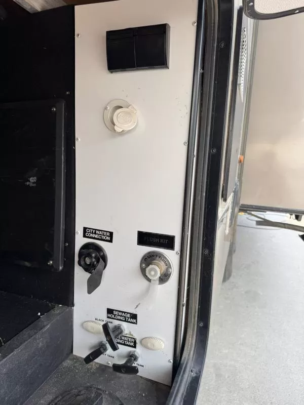 used Fifth Wheel Trailers CrossRoads RV  for sale, in Fargo, ND Thumbnail 12