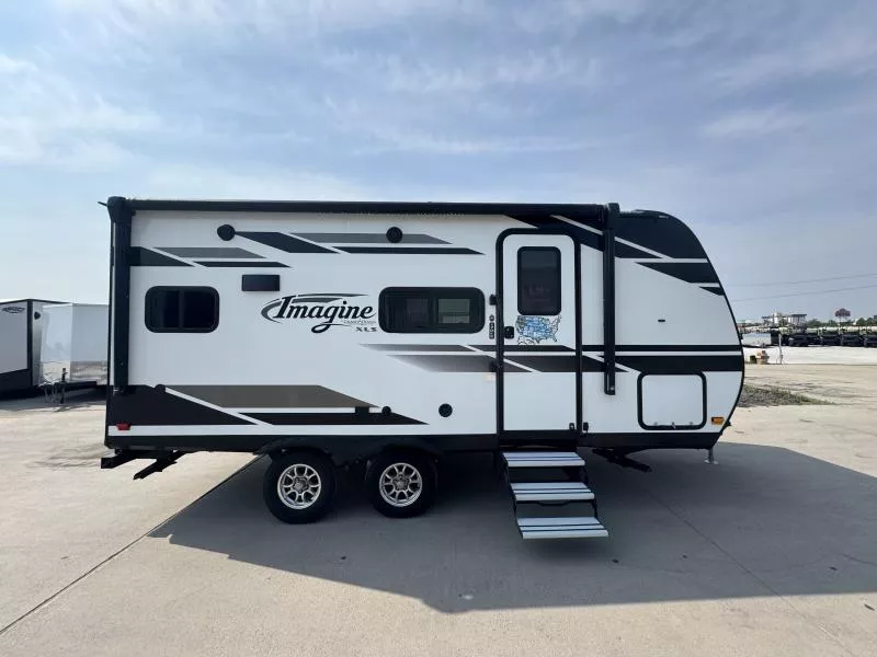 used Travel Trailers Grand Design RV Grand Design for sale, in Fargo, ND Thumbnail 2