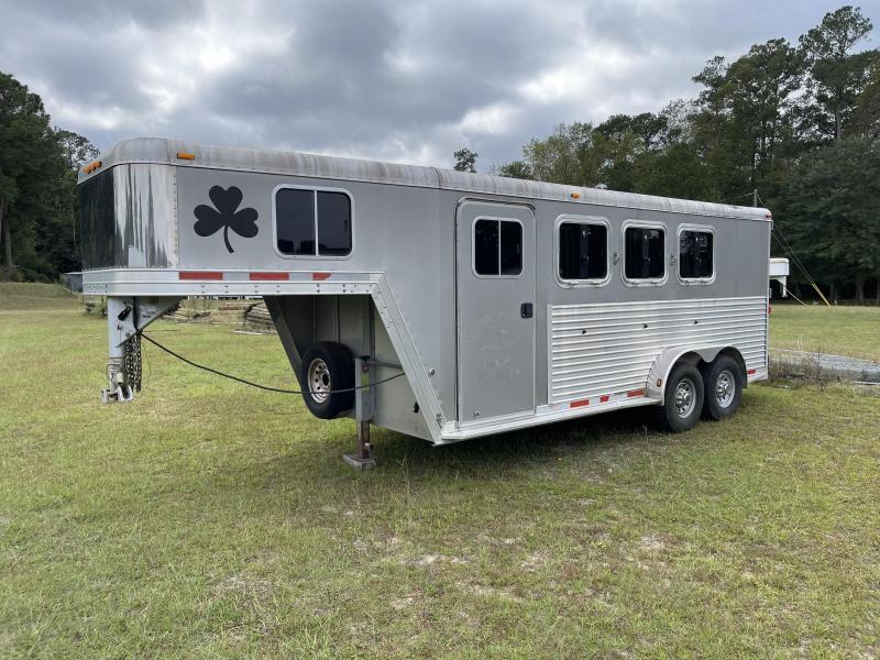 2005 Featherlite 3H Slant GN Horse Trailer 2005 Featherlite 3H Slant GN Horse Trailer