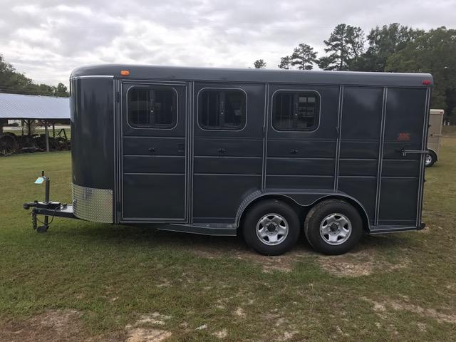 2021 Calico 3 Horse Slant Load Horse Trailer w/ Drop Down Windows & Mats 2021 Calico 3 Horse Slant Load Horse Trailer w/ Drop Down Windows & Mats
