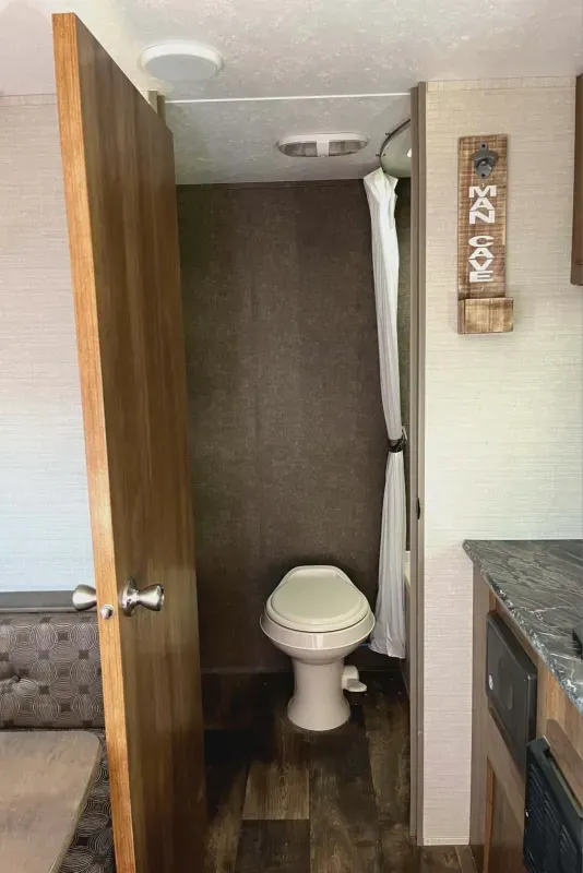 used Travel Trailers Keystone RV Travel Trailer for sale, in Arvada, CO Thumbnail 5