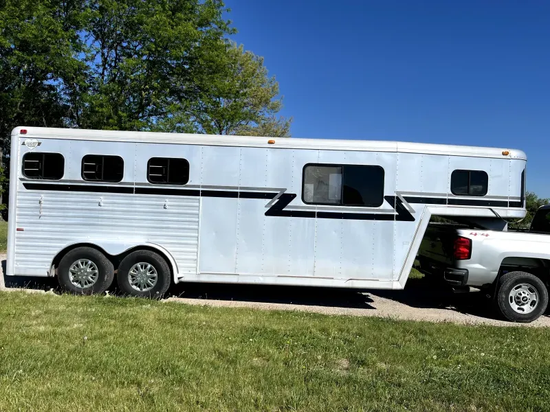 1996 Hart Trailers 3 horse slant load gooseneck Horse & Livestock