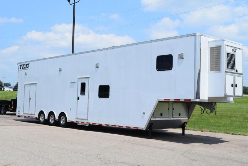 USED 2017 ATC 8.5x46 QUEST CUSTOM RACE TRAILER W/ LIVING QUARTERS ...
