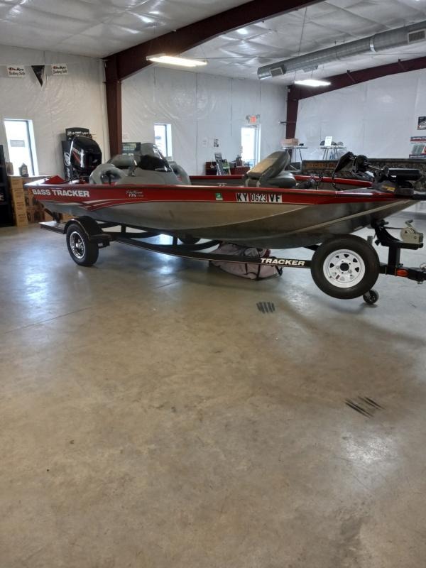 2010 Bass Tracker Pro Team 175TXW 2010 Bass Tracker Pro Team 175TXW