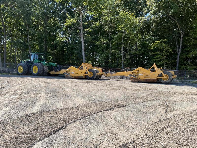 John Deere 9560R with Scraper Pans John Deere 9560R with Scraper Pans