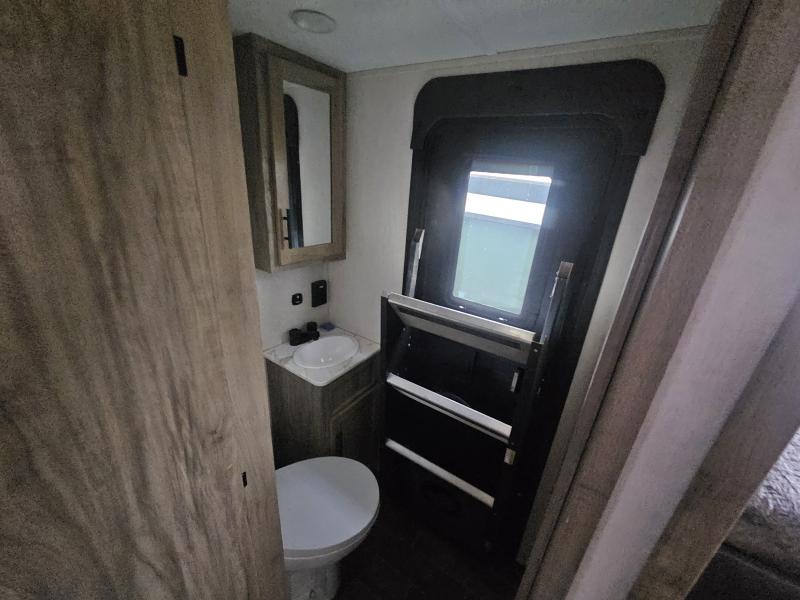used Travel Trailers Cherokee Trailers Alpha Wolf for sale, in Paragould, AR Thumbnail 7