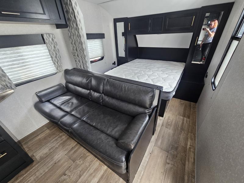used Travel Trailers Cherokee Trailers Grey Wolf for sale, in Paragould, AR Thumbnail 2