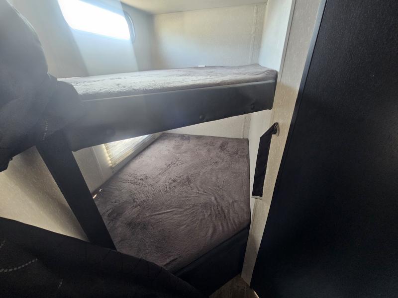 used Travel Trailers Cherokee Trailers Grey Wolf for sale, in Paragould, AR Thumbnail 8