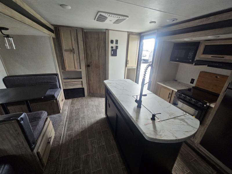 used Travel Trailers Cherokee Trailers Alpha Wolf for sale, in Paragould, AR Thumbnail 10