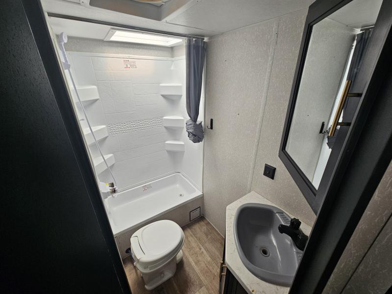 used Travel Trailers Cherokee Trailers Grey Wolf for sale, in Paragould, AR Thumbnail 8