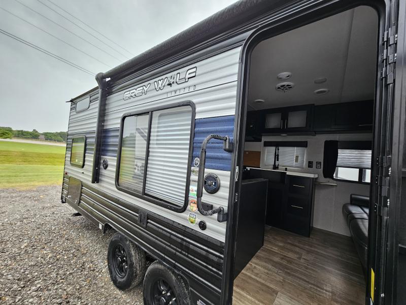 used Travel Trailers Cherokee Trailers Grey Wolf for sale, in Paragould, AR Thumbnail 3