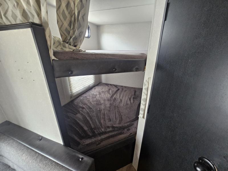 used Travel Trailers Cherokee Trailers Grey Wolf for sale, in Paragould, AR Thumbnail 6