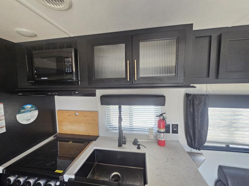 used Travel Trailers Cherokee Trailers Grey Wolf for sale, in Paragould, AR Thumbnail 12
