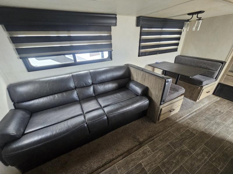 used Travel Trailers Cherokee Trailers Alpha Wolf for sale, in Paragould, AR Thumbnail 12