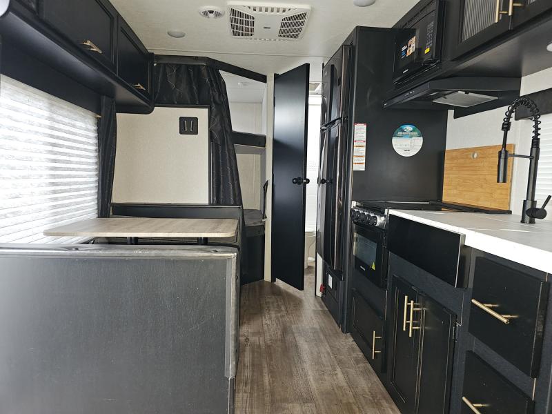 used Travel Trailers Cherokee Trailers Grey Wolf for sale, in Paragould, AR Thumbnail 18