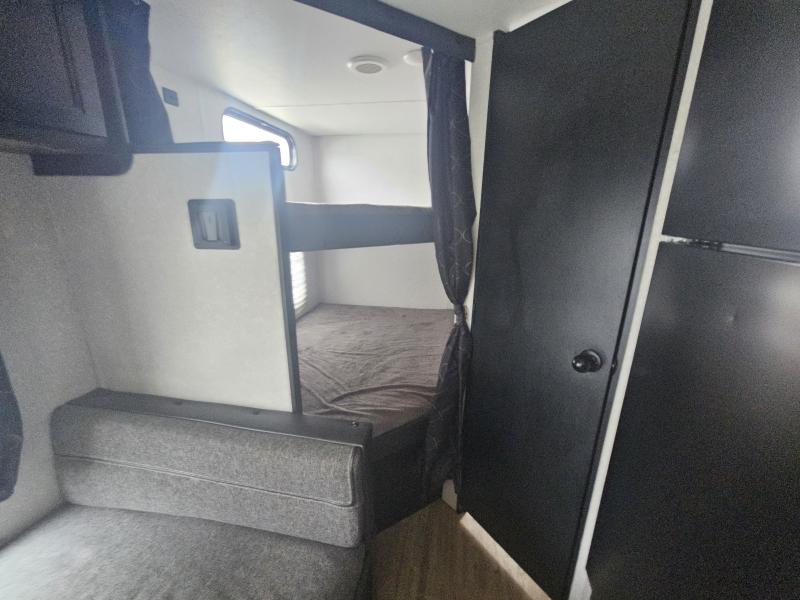 used Travel Trailers Cherokee Grey Wolf for sale, in Paragould, AR Thumbnail 11