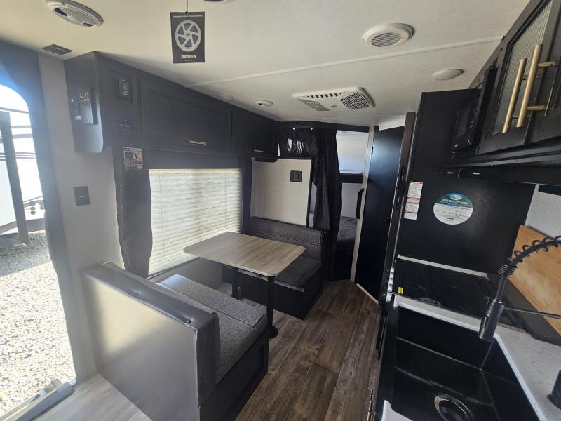 used Travel Trailers Cherokee Trailers Grey Wolf for sale, in Paragould, AR Thumbnail 11