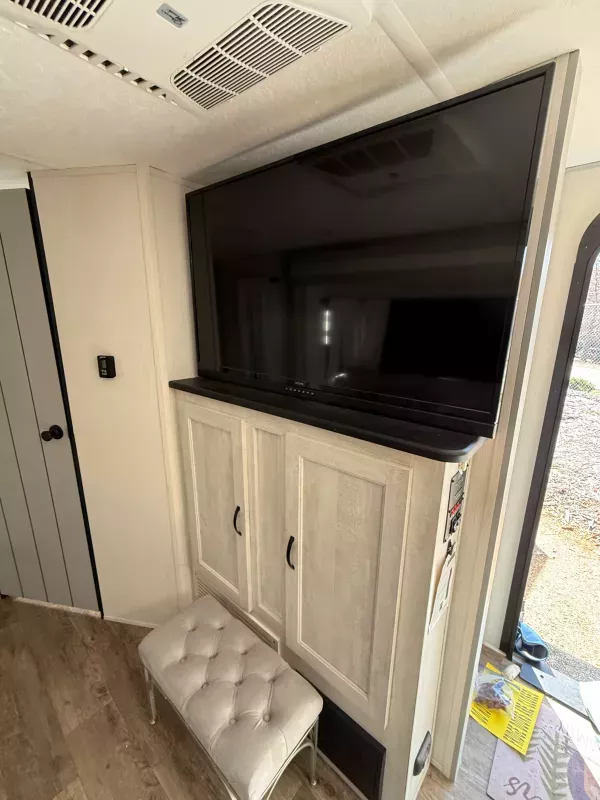 used Travel Trailers Forest River Vibe for sale, in Statesville, NC Thumbnail 8