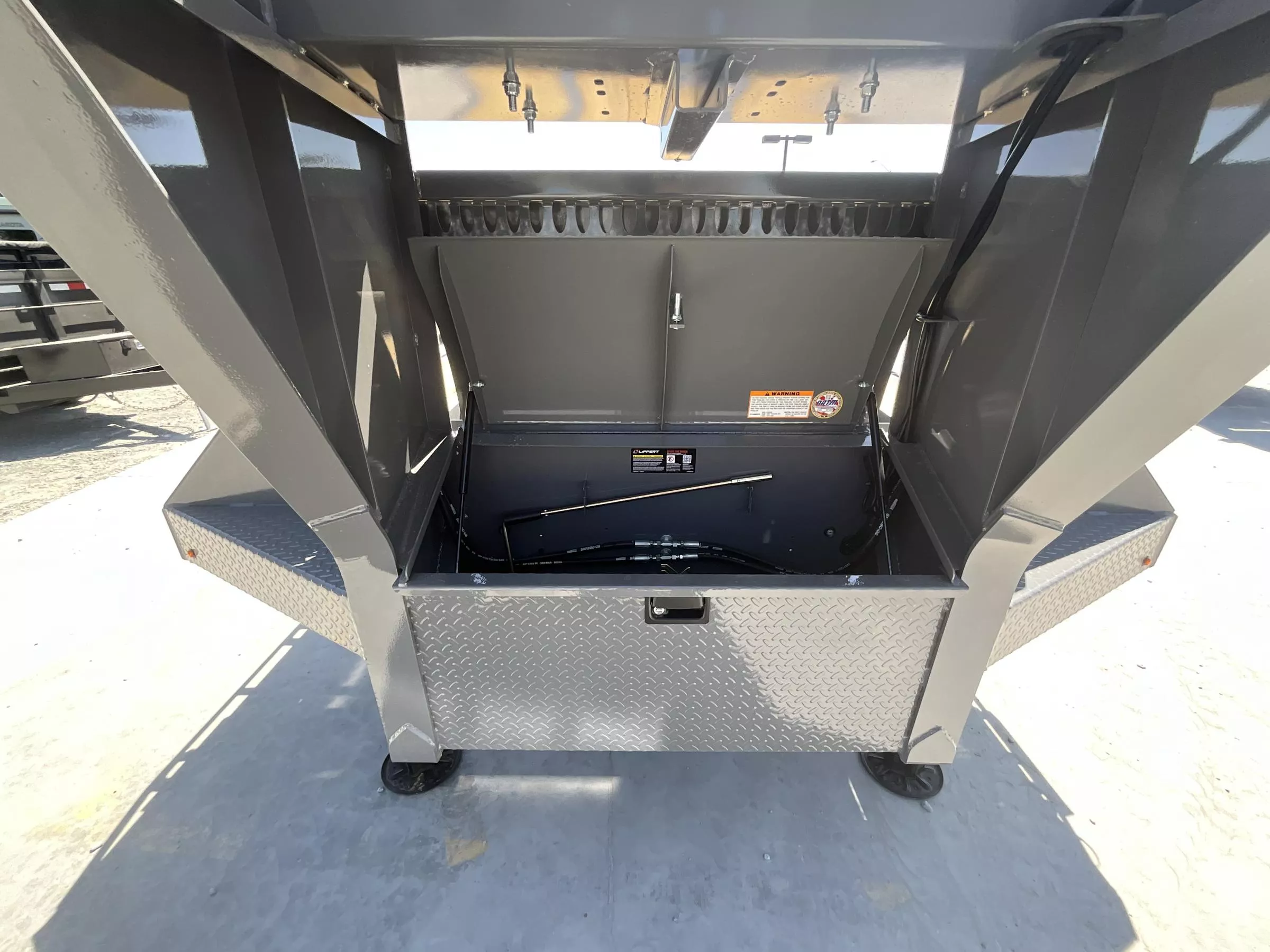 NEW 2025 Diamond C Trailers FMAX216L32X102MR  102"X32' 40K GVW GN Equipment Trailer Zk356G73871k