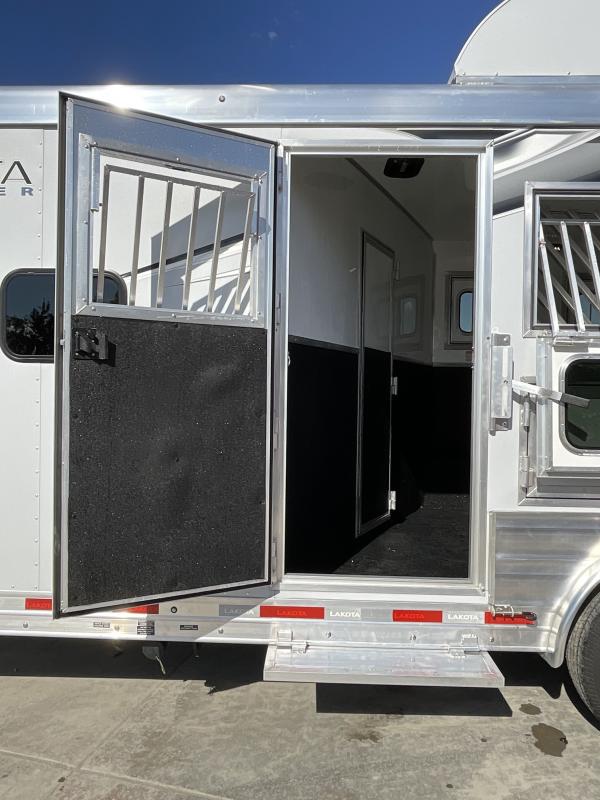 NEW 2023 Lakota C839DR Charger 3 Horse 8' Wide With 9' LQ Space GN LQ