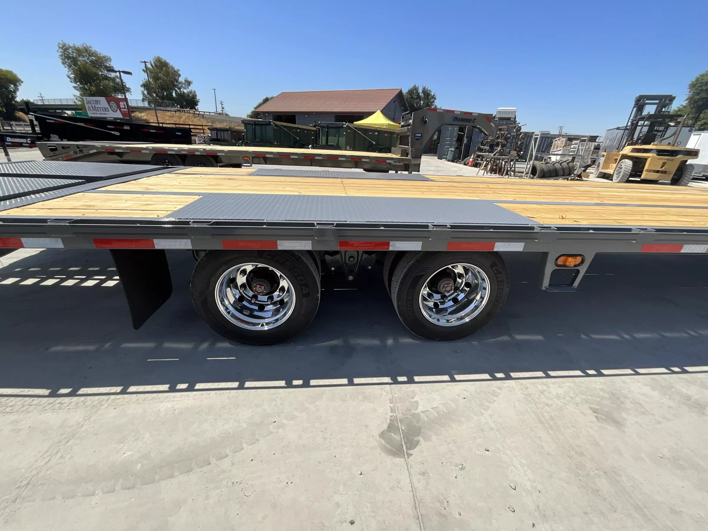 NEW 2025 Diamond C Trailers FMAX216L32X102MR  102"X32' 40K GVW GN Equipment Trailer CsLCls1bq7ig