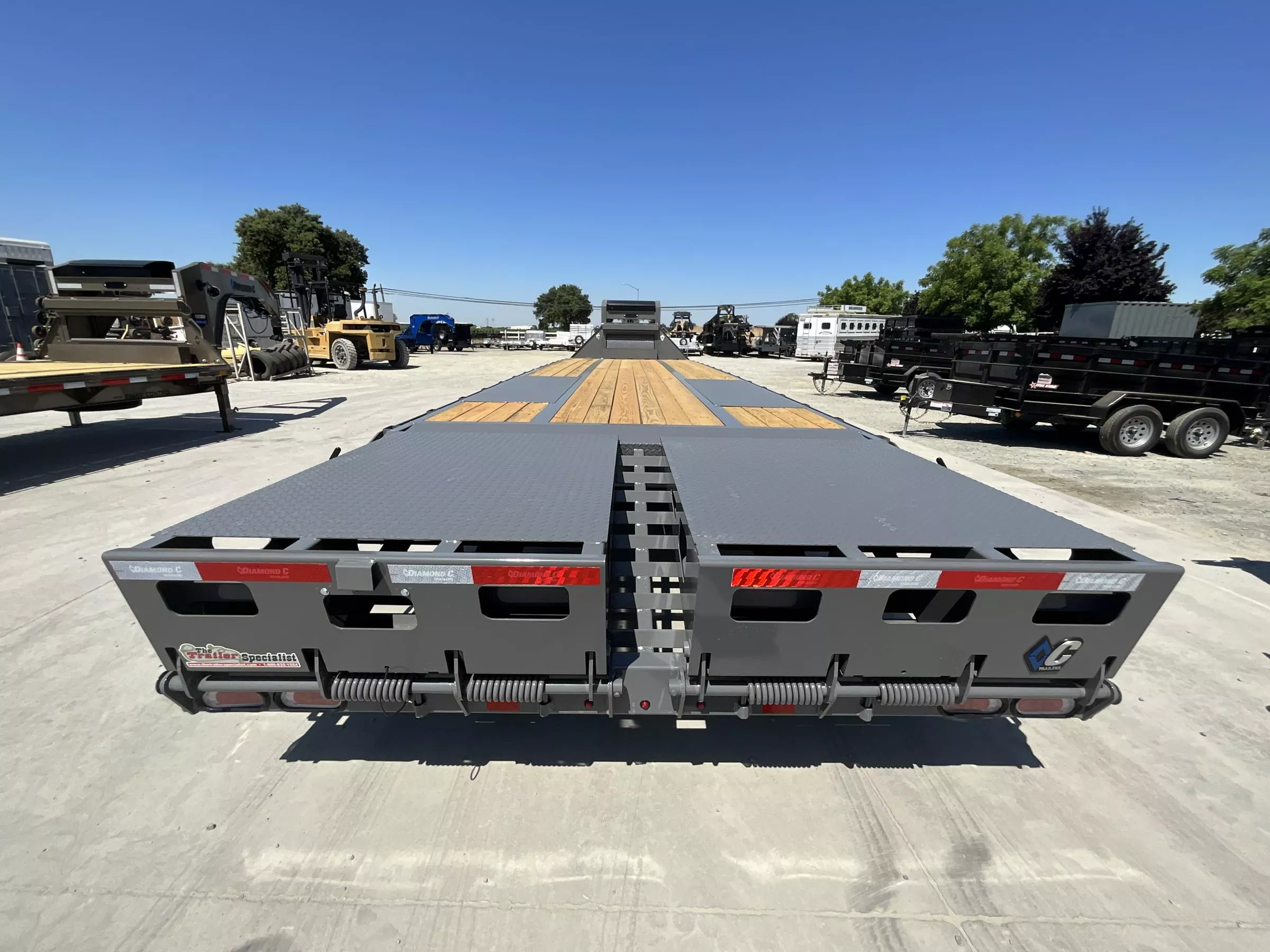 NEW 2025 Diamond C Trailers FMAX216L32X102MR  102"X32' 40K GVW GN Equipment Trailer 7HjC8Osp21lg