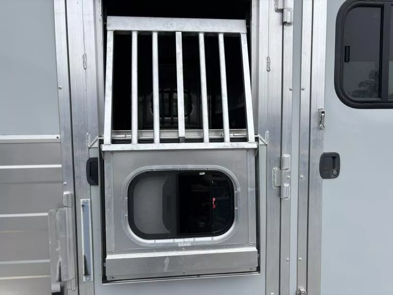 used Horse Trailers Logan Coach  for sale, in Acampo, CA Thumbnail 23