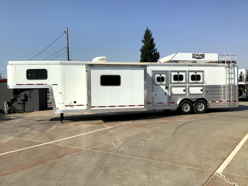 Used Horse trailers for sale in IA
