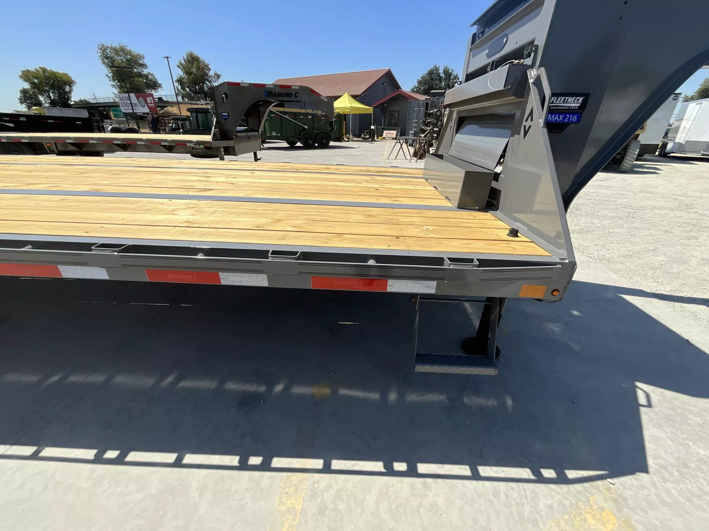 NEW 2025 Diamond C Trailers FMAX216L32X102MR  102"X32' 40K GVW GN Equipment Trailer 3pVcAad8vjxq
