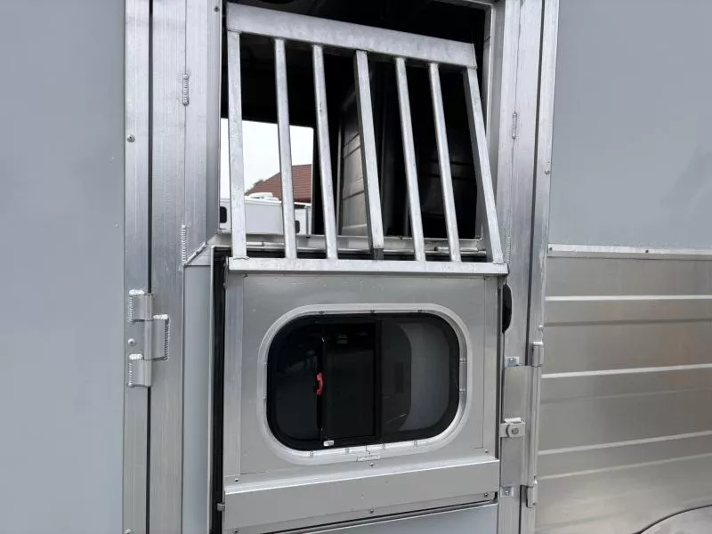 used Horse Trailers Logan Coach  for sale, in Acampo, CA Thumbnail 24