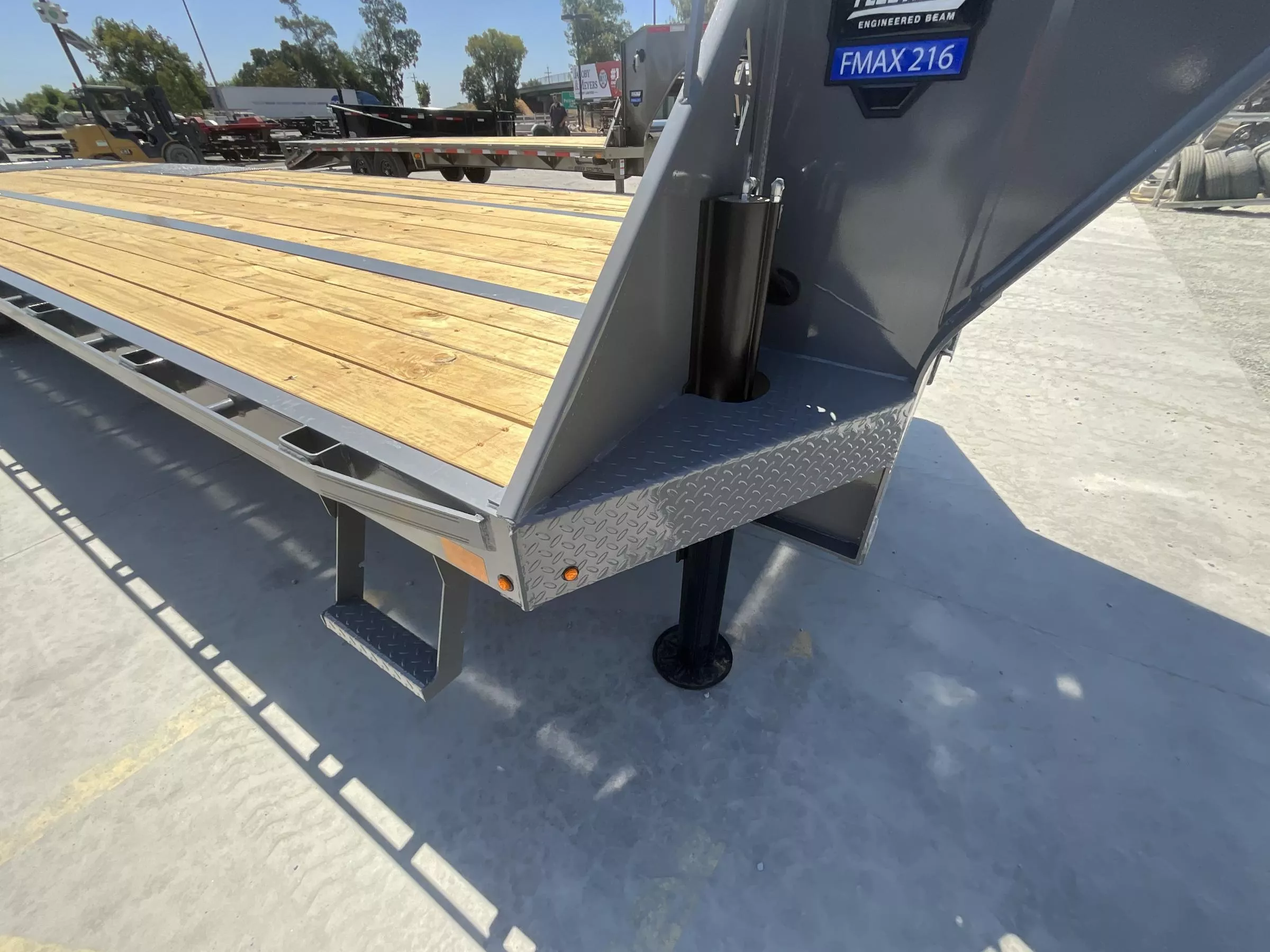 NEW 2025 Diamond C Trailers FMAX216L32X102MR  102"X32' 40K GVW GN Equipment Trailer 9Q7ewC502rj3