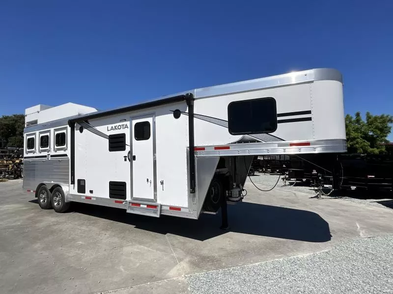  NEW 2026 LAKOTA COACH CH839SR CHARGER 3H SLANT 9FT LQ ,  8' Wide, 9' LQ W/Sofa