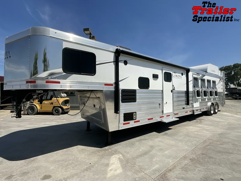 NEW 2024 Lakota Trailers C8415BB 4 Horse Charger 7'6" Tall, 8' Wide, 15'LQ Horse Trailer With **BUNK BEDS** 1754599406