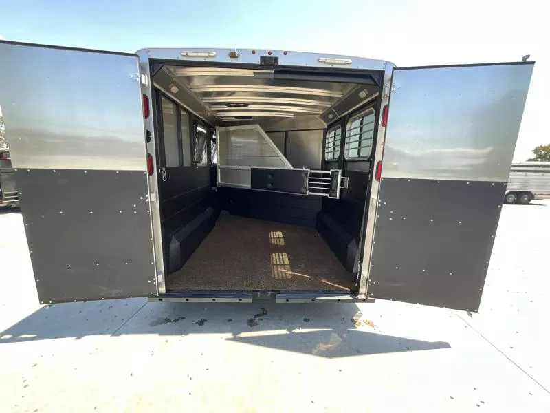 used Horse Trailers Logan Coach  for sale, in Acampo, CA Thumbnail 16