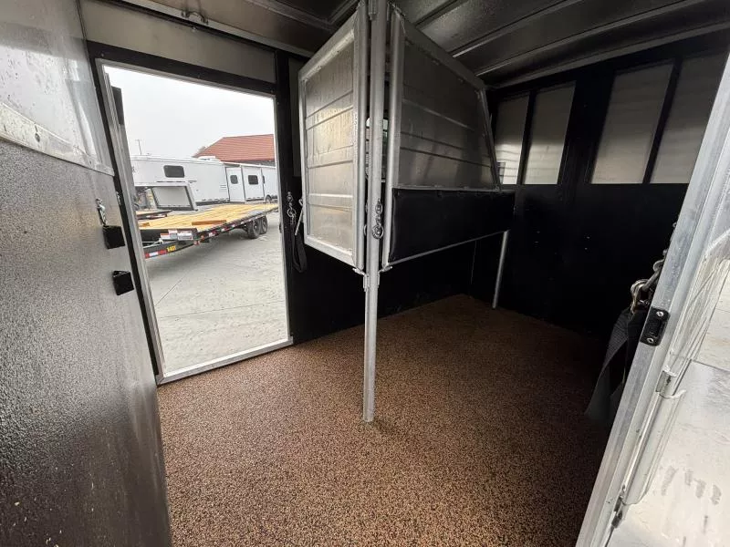 used Horse Trailers Logan Coach  for sale, in Acampo, CA Thumbnail 20