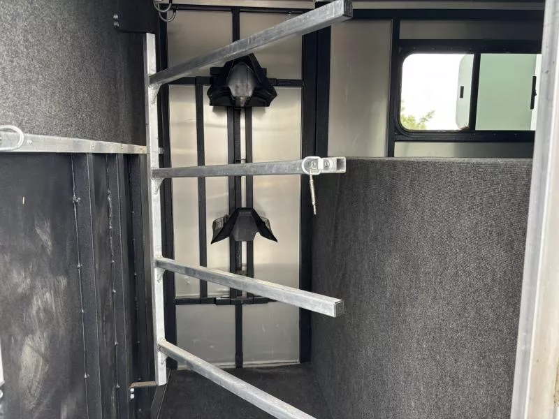 used Horse Trailers Logan Coach  for sale, in Acampo, CA Thumbnail 19