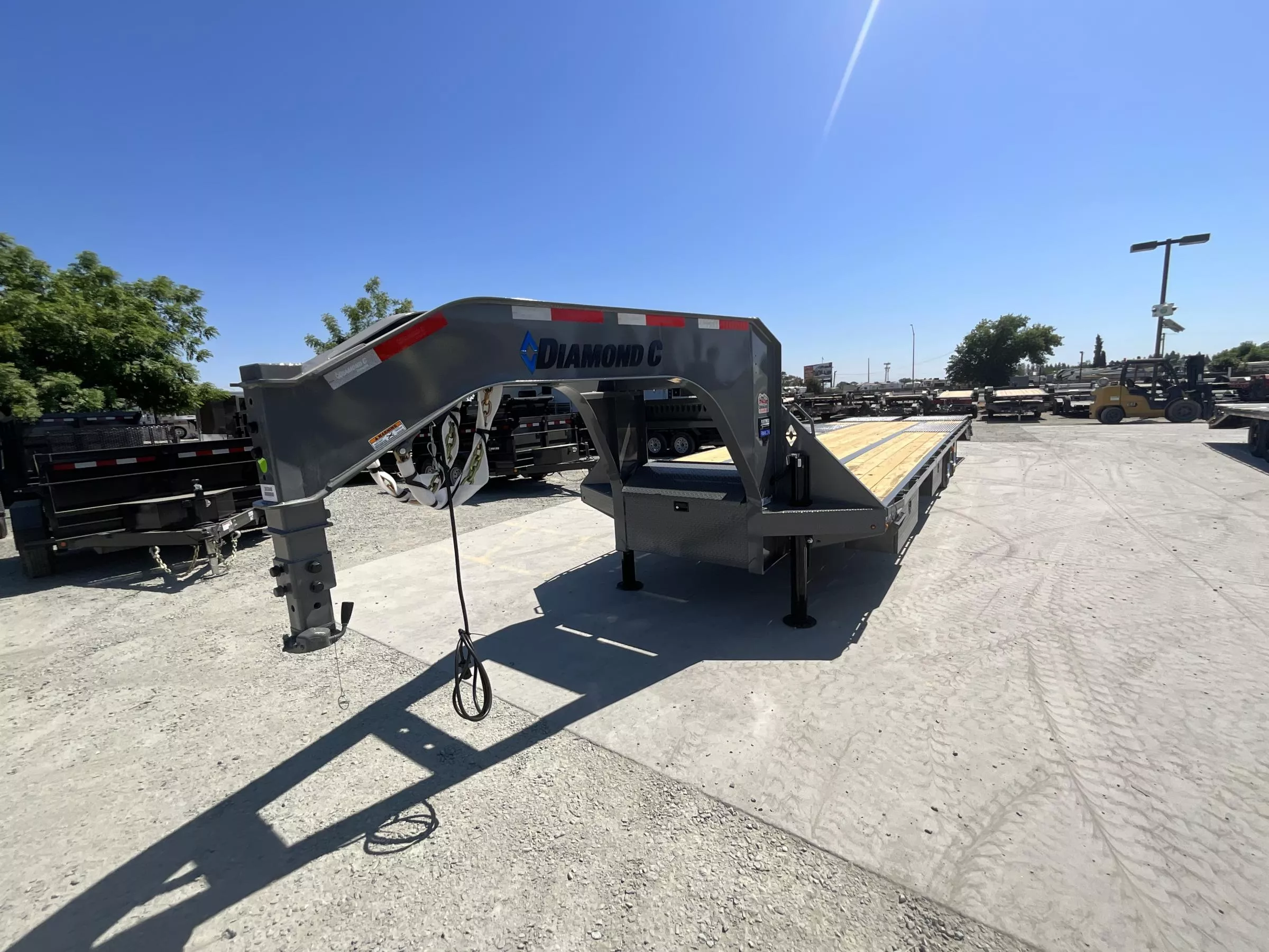 NEW 2025 Diamond C Trailers FMAX216L32X102MR  102"X32' 40K GVW GN Equipment Trailer U9R2Kek3mrue